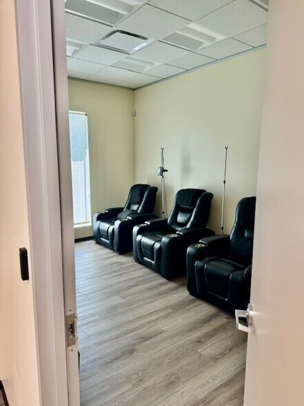 More Photos Of 7103 S Peek Rd, Richmond Medical For Lease