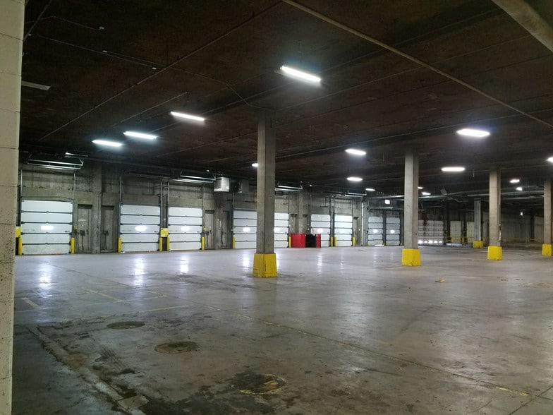 More Photos Of 1661 W Hill St, Louisville Manufacturing For Lease