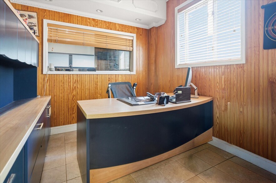 More Photos Of 419 N Country Rd, Saint James Office For Lease