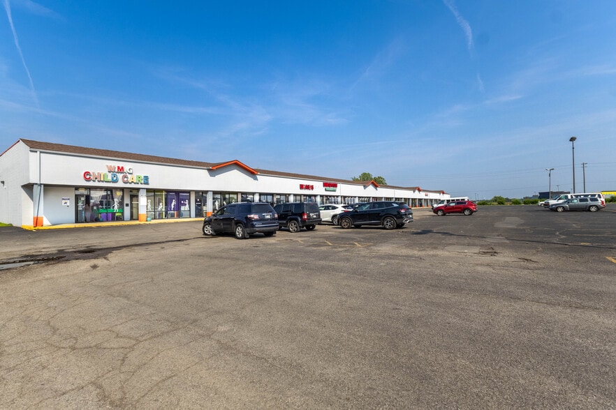 More Photos Of 4702-4740 Century Plaza Rd, Indianapolis Unknown For Lease