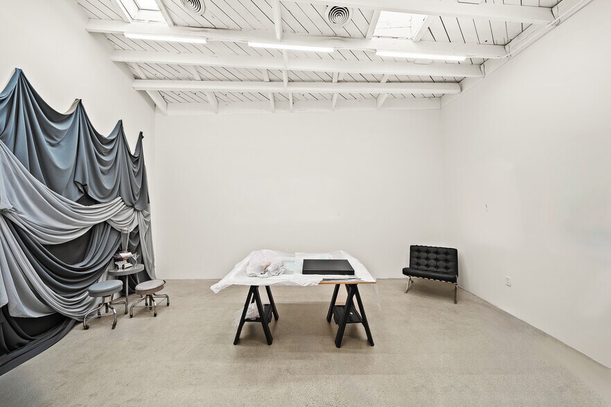 More Photos Of 1329 E 3rd St, Los Angeles Showroom For Lease