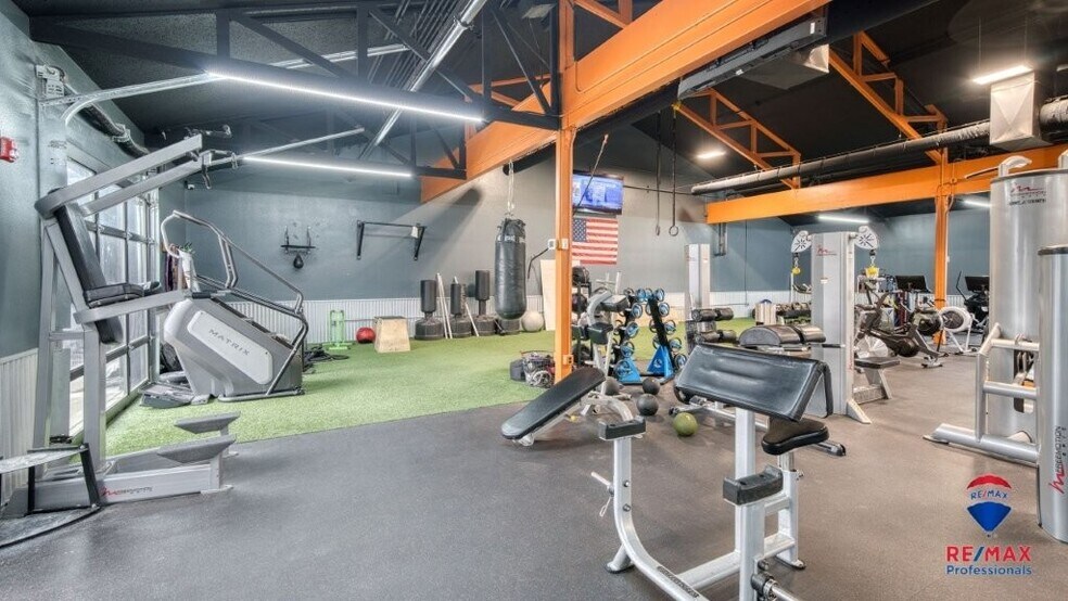 More Photos Of 5201 S Douglas Hwy, Gillette Bar For Sale