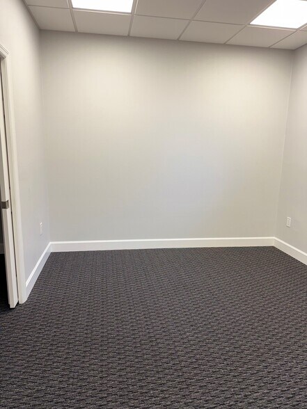 More Photos Of 2255 Sarasota Center Blvd, Sarasota Industrial For Lease