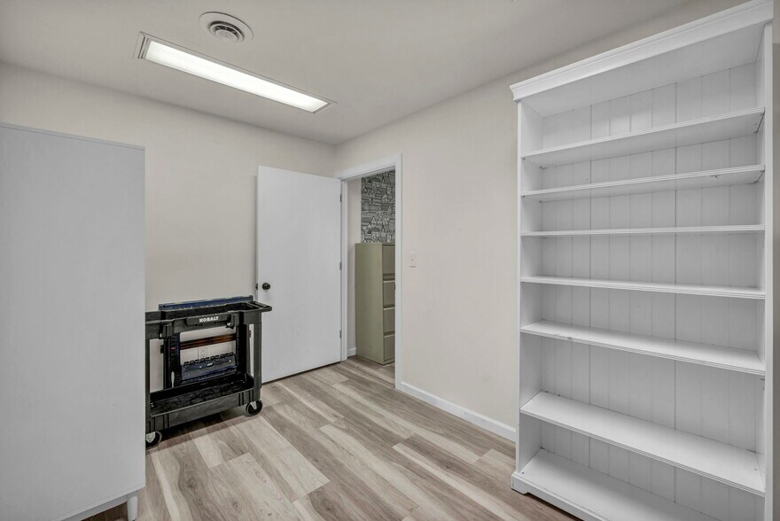 More Photos Of 1824 E Broad St, Columbus Office Residential For Lease