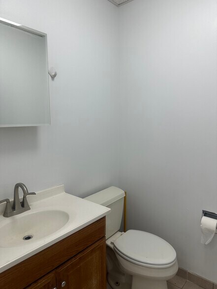 More Photos Of 7 Northern Blvd, Great Neck Storefront Retail Residential For Lease