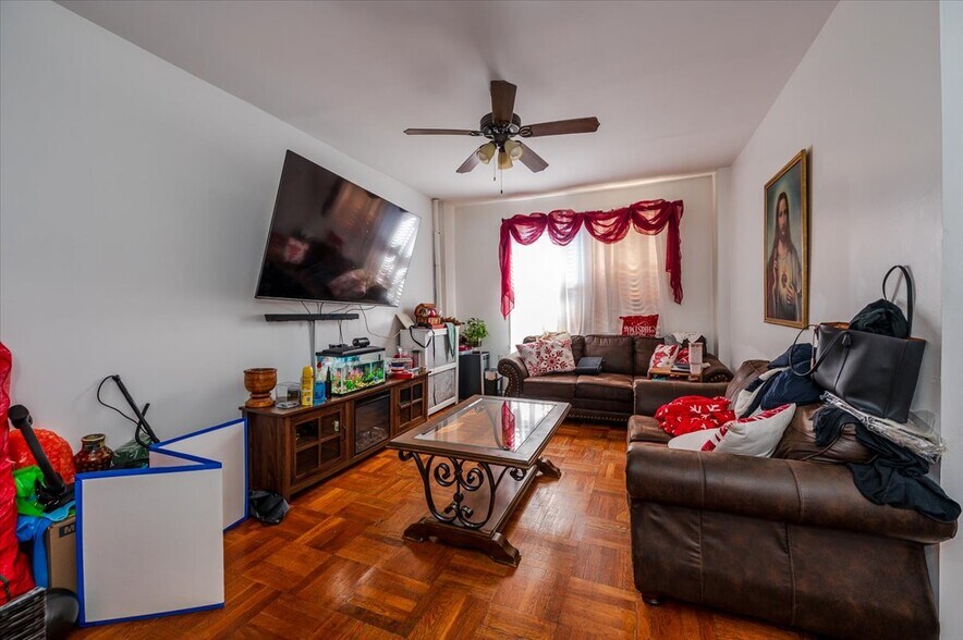 More Photos Of 2918 Bruckner Blvd, Bronx Bar For Sale