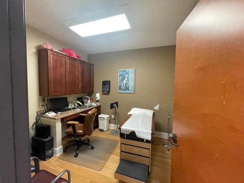 More Photos Of 8001-8003 Broadway St, San Antonio Unknown For Lease