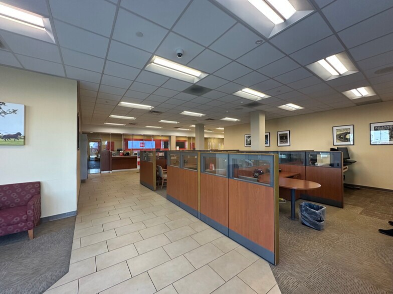 More Photos Of 7016-7024 Melrose Ave, Los Angeles Office For Sale