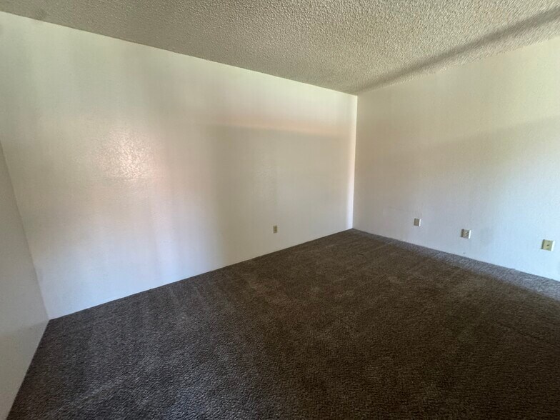 More Photos Of 190 W Valencia Rd, Tucson Apartments For Sale