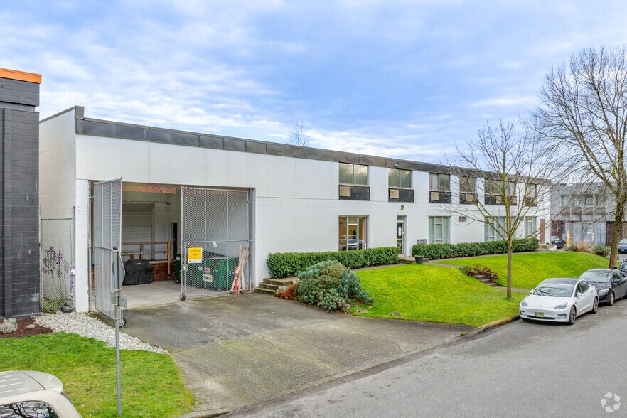 More Photos Of 680 Raymur Ave, Vancouver Warehouse For Lease
