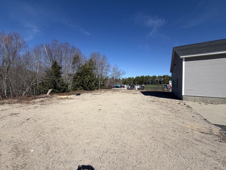 More Photos Of 1667 White Mountain Hwy, Sanbornville Showroom For Lease