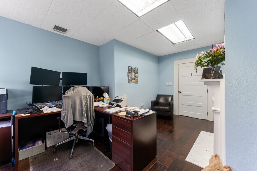 More Photos Of 337 S Plant Ave, Tampa Office Residential For Sale