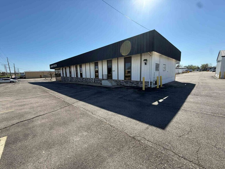 More Photos Of 200 35th St, Marion Unknown For Lease