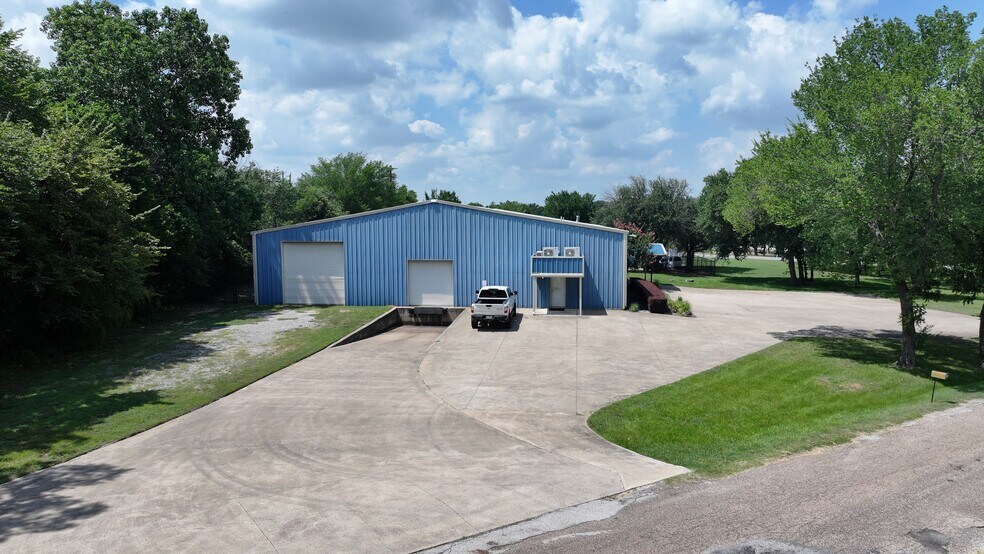 More Photos Of 2220 S Burleson Blvd, Burleson Warehouse For Sale