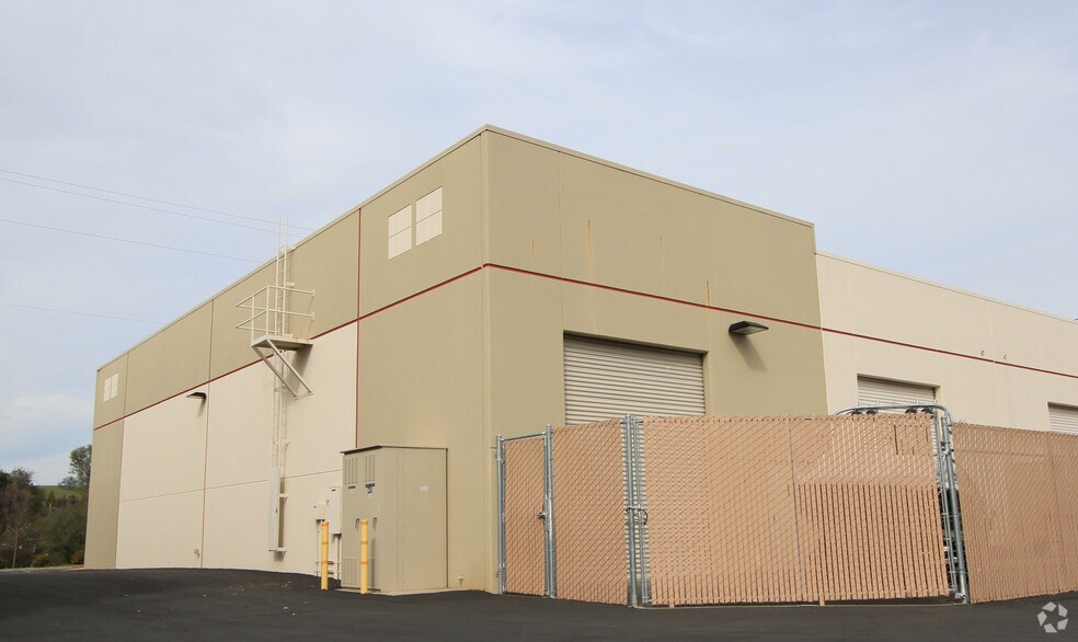 More Photos Of 4416 Yankee Hill Rd, Rocklin Warehouse For Lease