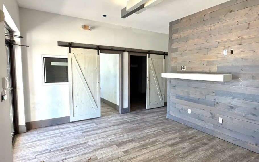 More Photos Of 4640 Gulfstarr Dr, Destin Light Distribution For Lease