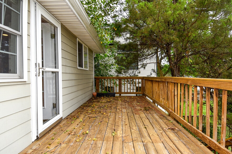 More Photos Of 1705 Commonwealth Ave, Alexandria Apartments For Sale