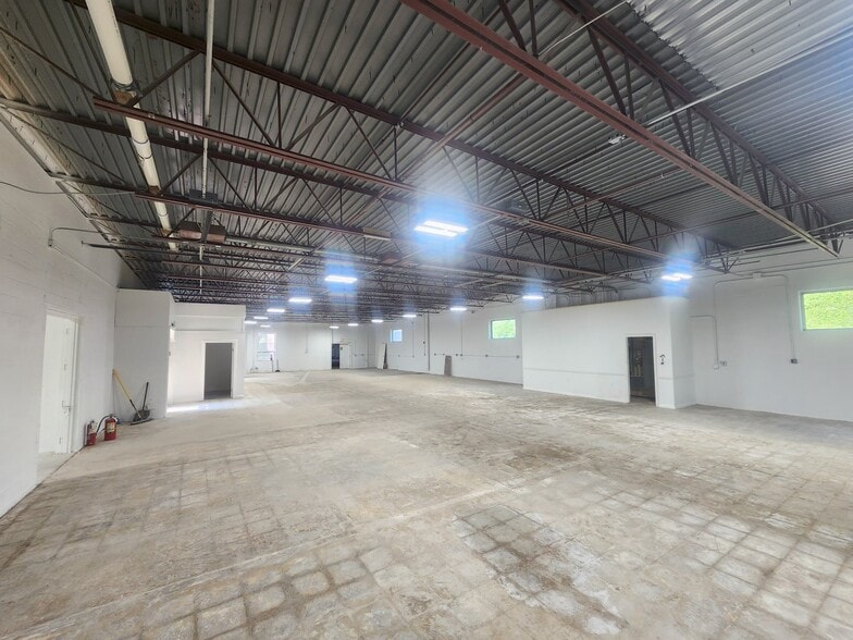More Photos Of 925 Sherman Ave, Hamden Warehouse For Lease
