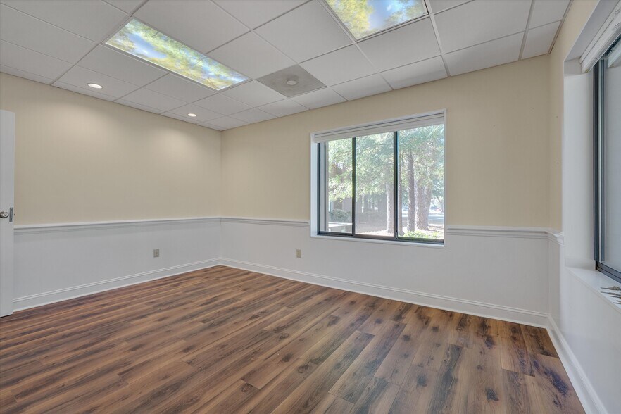 More Photos Of 1904 Front St, Durham Medical For Lease