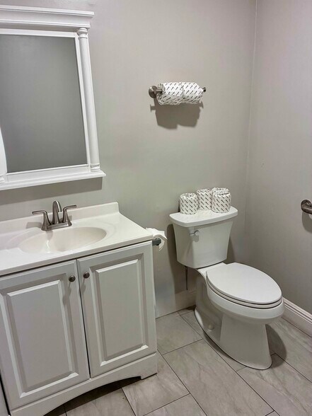 More Photos Of 421 Montgomery Rd, Altamonte Springs Medical For Lease
