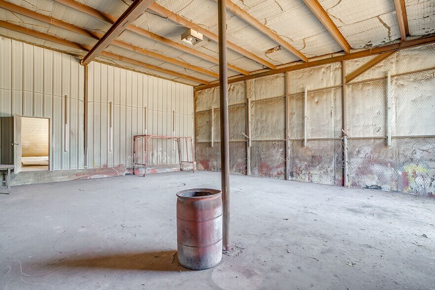 More Photos Of 3545 N Main St, Cleburne Industrial For Lease