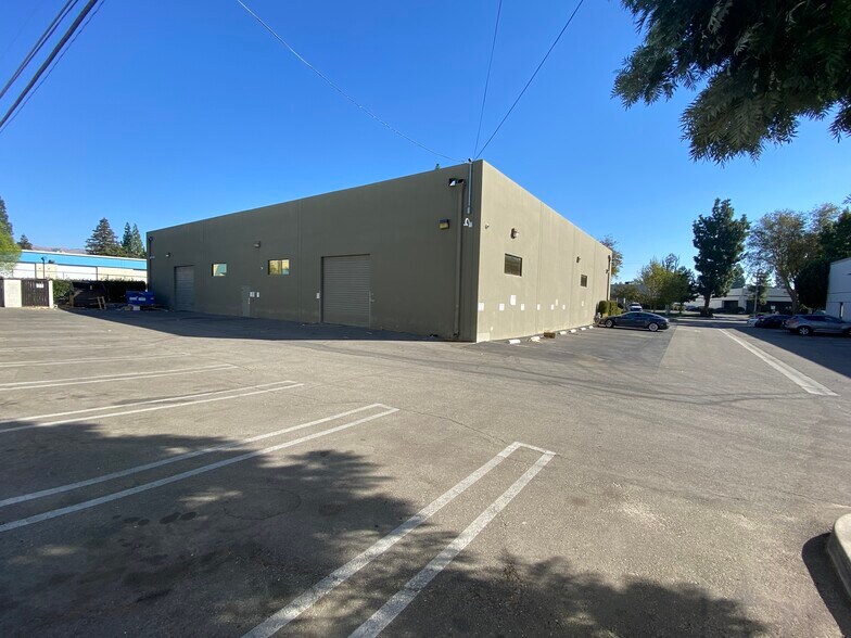 More Photos Of 9223 Eton Ave, Chatsworth Manufacturing For Lease