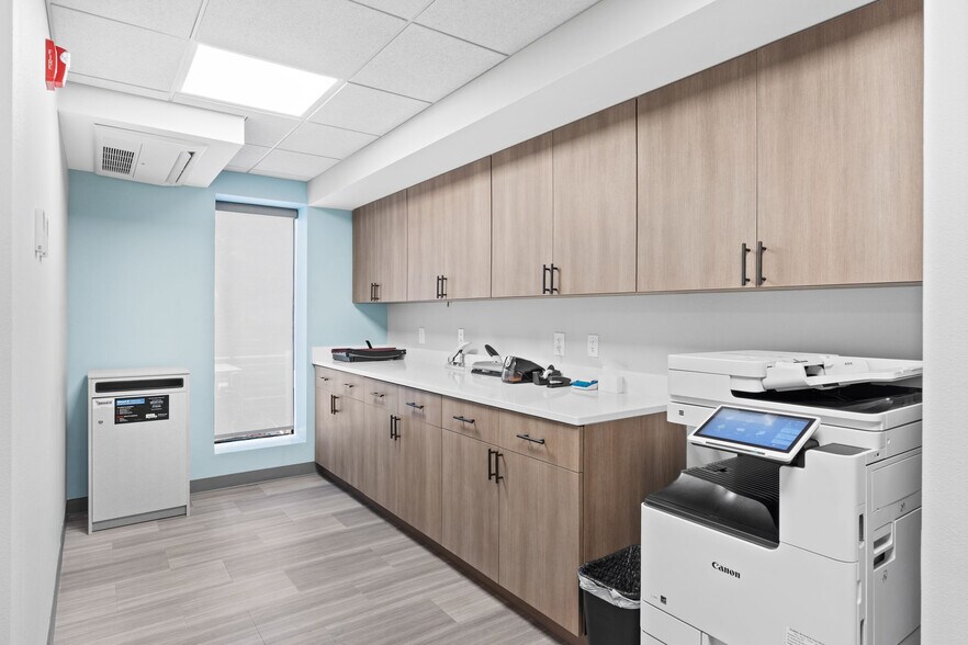 More Photos Of 313-315 Edge Ave, Valparaiso Office For Sale