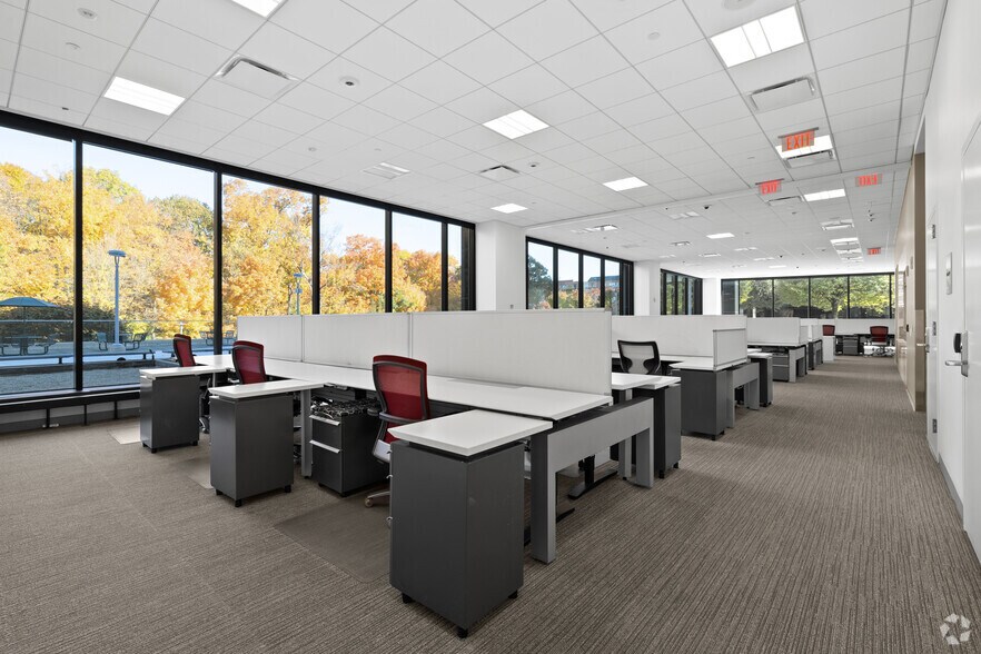 More Photos Of 801 Main Ave, Norwalk Unknown For Lease