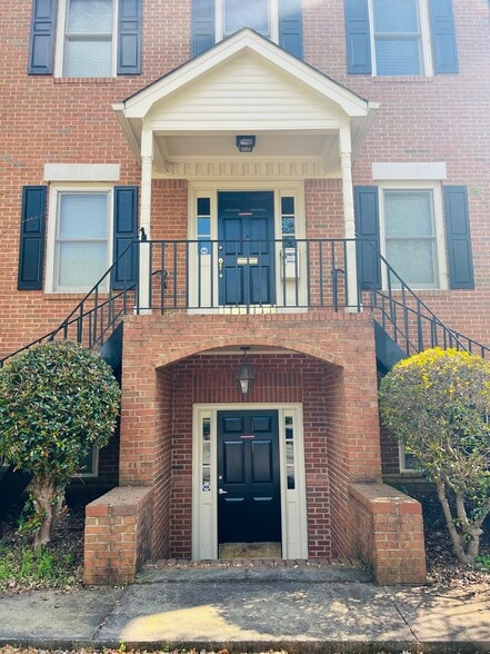 More Photos Of 575 Colonial Park Dr, Roswell Medical For Lease