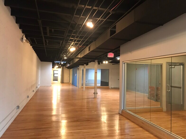 More Photos Of 308 S Main St, Royal Oak Storefront Retail Office For Lease