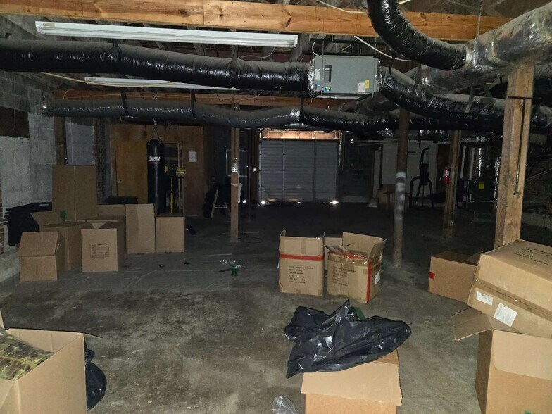 More Photos Of 525 Gillespie St, Fayetteville Showroom For Sale