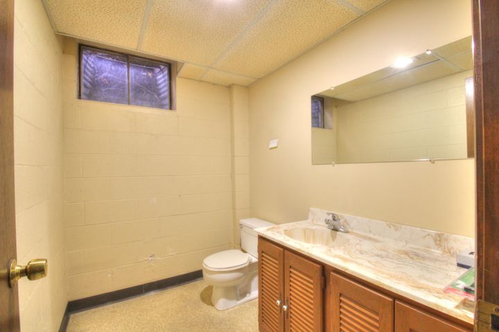 More Photos Of 6586 Center St, Unionville Bank For Sale