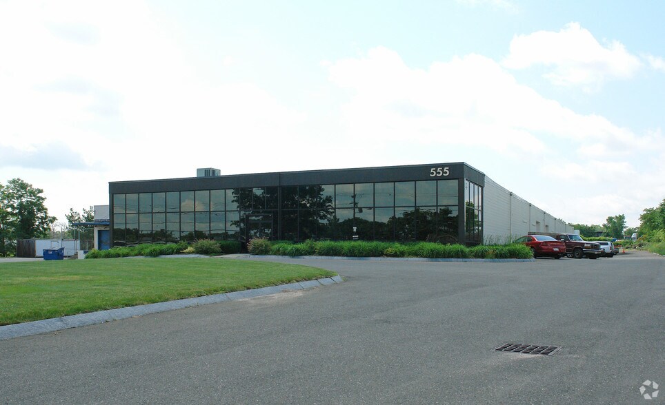 More Photos Of 555 Cottage St, Springfield Warehouse For Lease