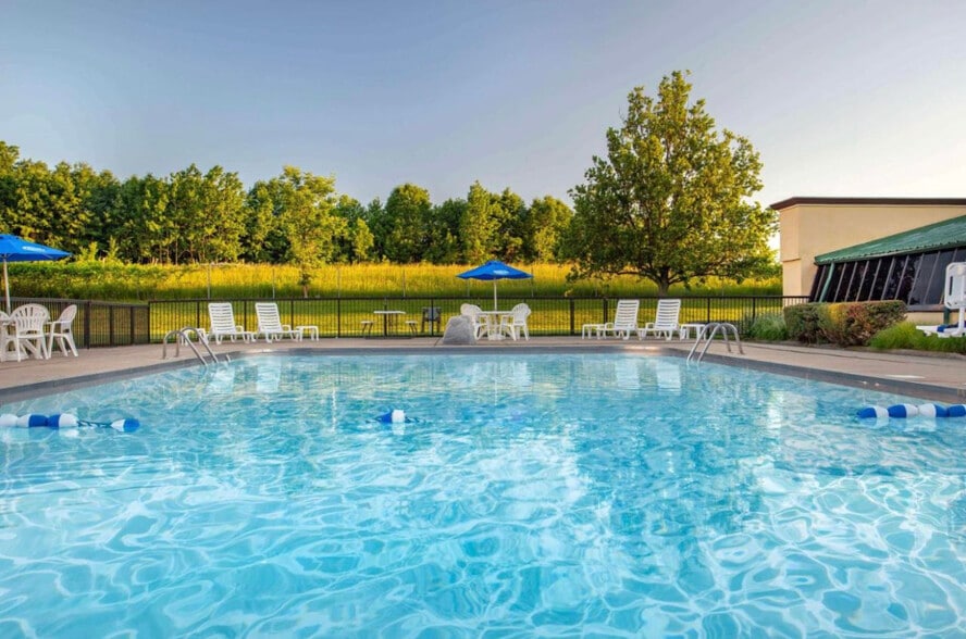 More Photos Of 8040 Perry Hwy, Erie Hotel For Sale