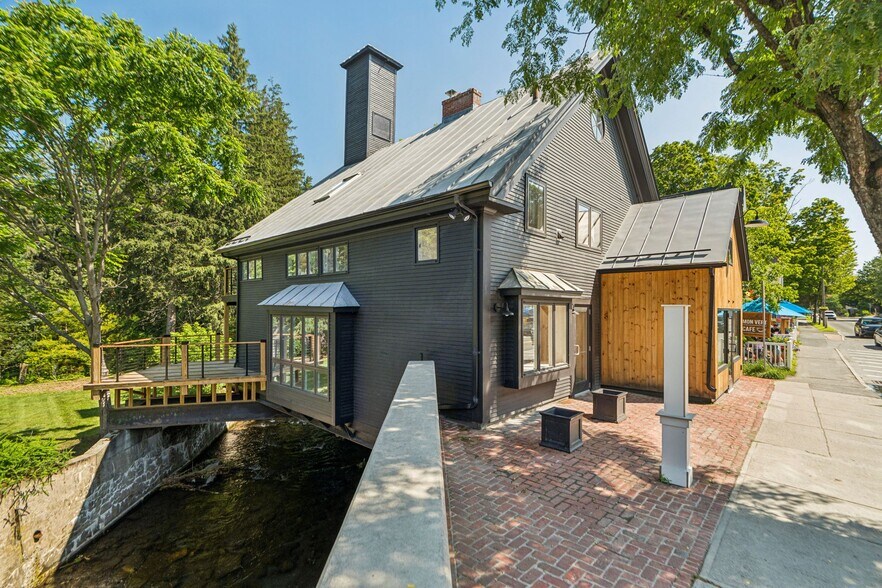 More Photos Of 26 Central St, Woodstock General Retail For Sale