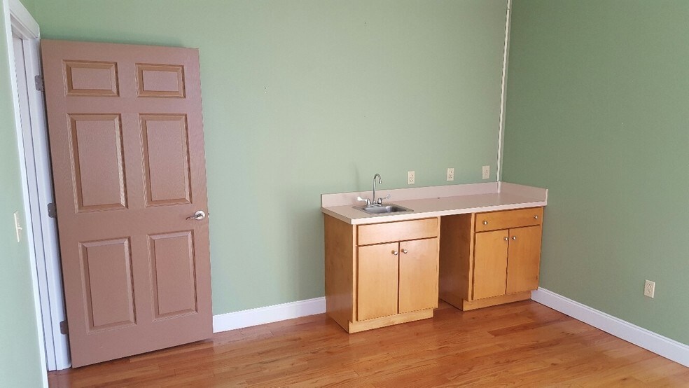 More Photos Of 9 Union St N, Concord Office For Sale