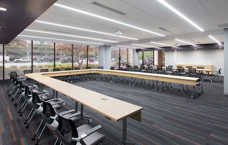 More Photos Of 8300 Boone Blvd, Vienna Office For Lease