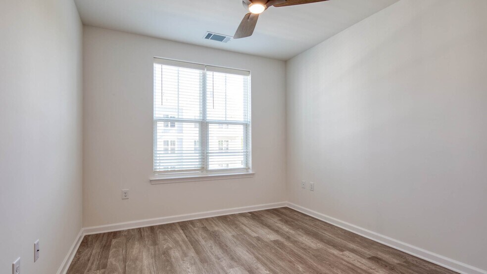 More Photos Of 5401 Commonwealth Centre Pky, Midlothian Apartments For Sale