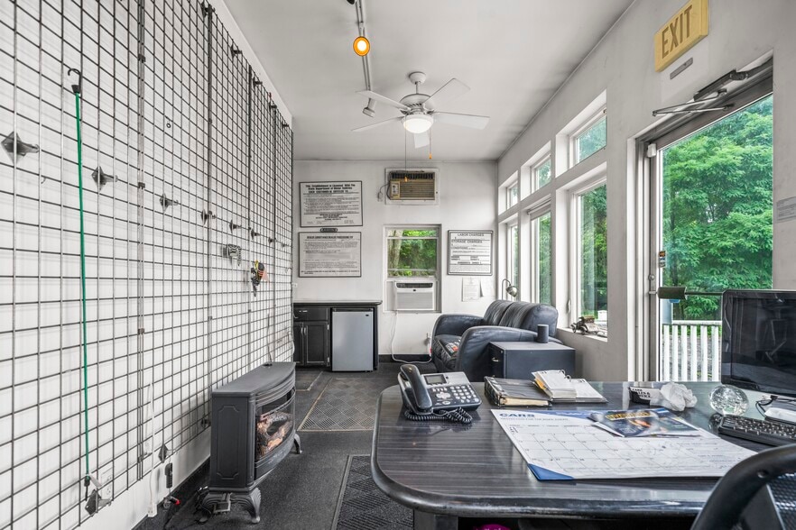 More Photos Of 202 Union St, Vernon Auto Repair For Sale