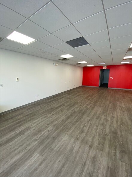 More Photos Of 297-307 S Willow St, Manchester Freestanding For Lease