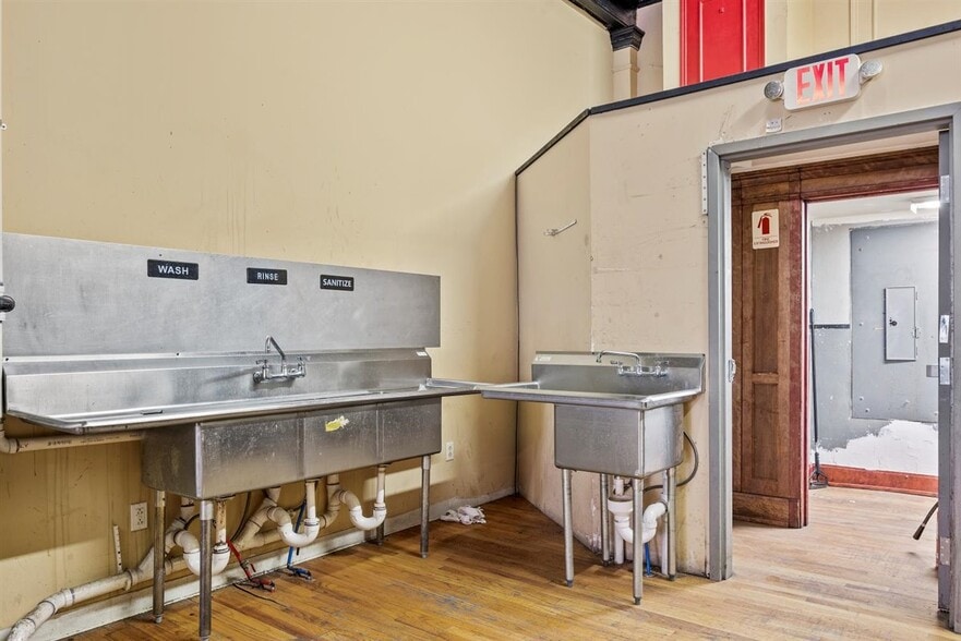 More Photos Of 1501-1503 E Carson St, Pittsburgh Restaurant For Sale