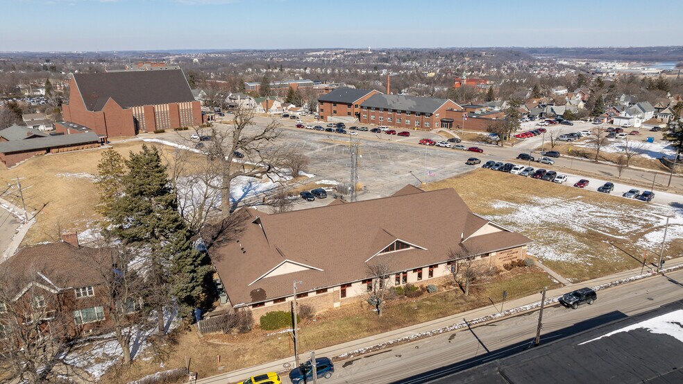 More Photos Of 1055 University Ave, Dubuque Office For Sale