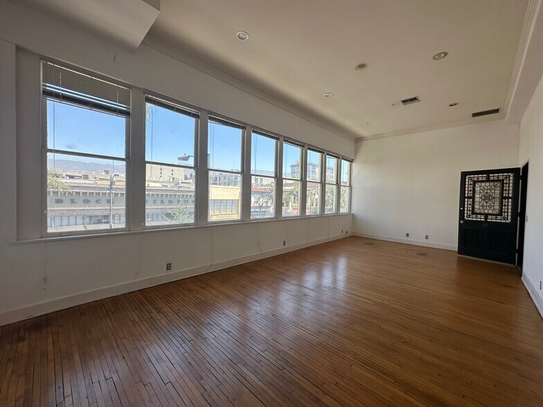 More Photos Of 26 E Colorado Blvd, Pasadena Storefront Retail Office For Lease