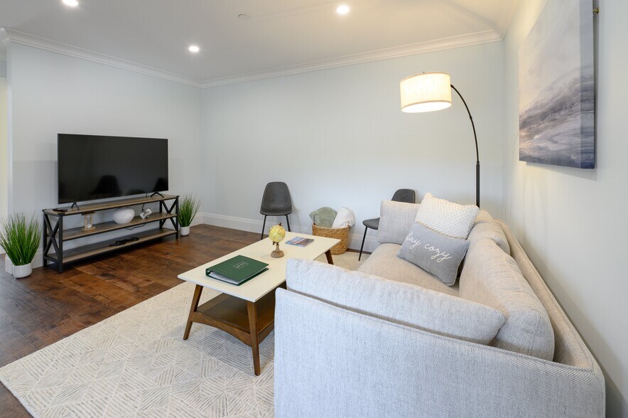 More Photos Of 159 Boston Post Rd, East Lyme Apartments For Sale