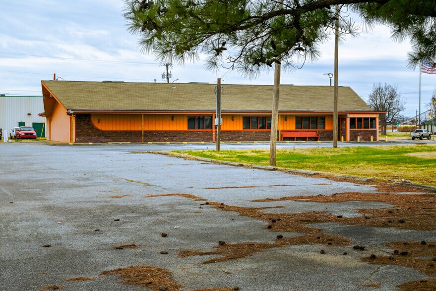 More Photos Of 2701 Irvin Cobb Dr, Paducah Flex For Sale