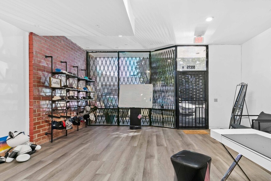 More Photos Of 9925 Commerce Ave, Tujunga Storefront For Sale