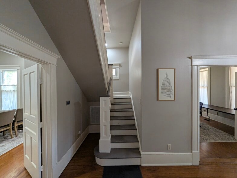 More Photos Of 206 Taylor St, Hutto Office For Lease