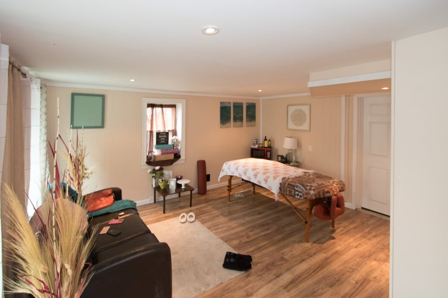 More Photos Of 5717 Falls Rd, Baltimore Loft Creative Space For Lease