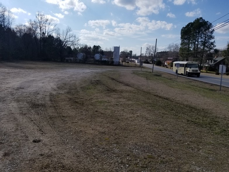 More Photos Of 802 E Nash St, Spring Hope Flex For Lease