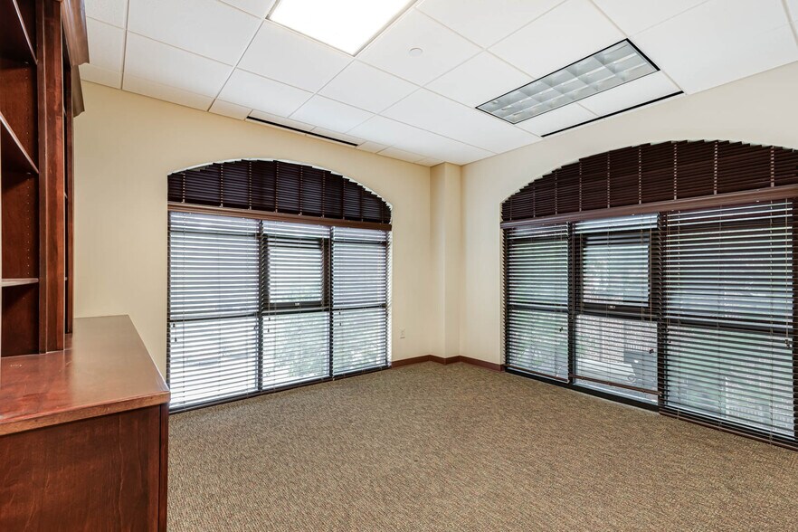 More Photos Of 2632 Broadway St, San Antonio Medical For Lease